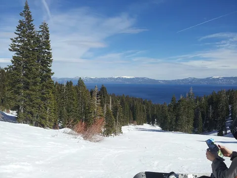 Homewood ਤੋਂ Lake Tahoe ਦਾ ਸਰਦੀਆਂ ਦਾ ਦ੍ਰਿਸ਼।